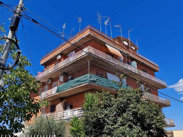appartamento in vendita a Roma in zona Lunghezza