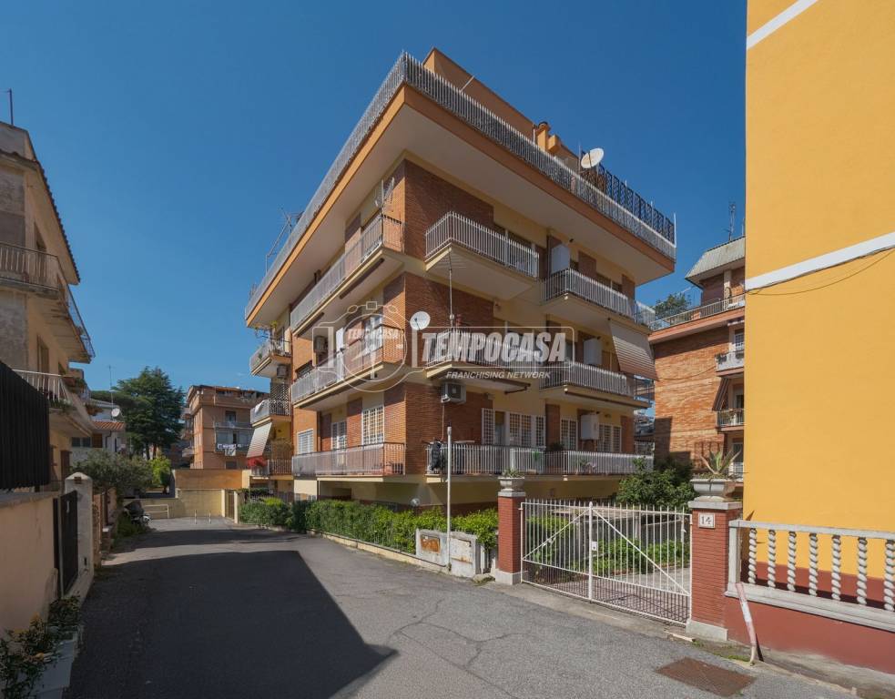 appartamento in vendita a Roma in zona Tomba di Nerone