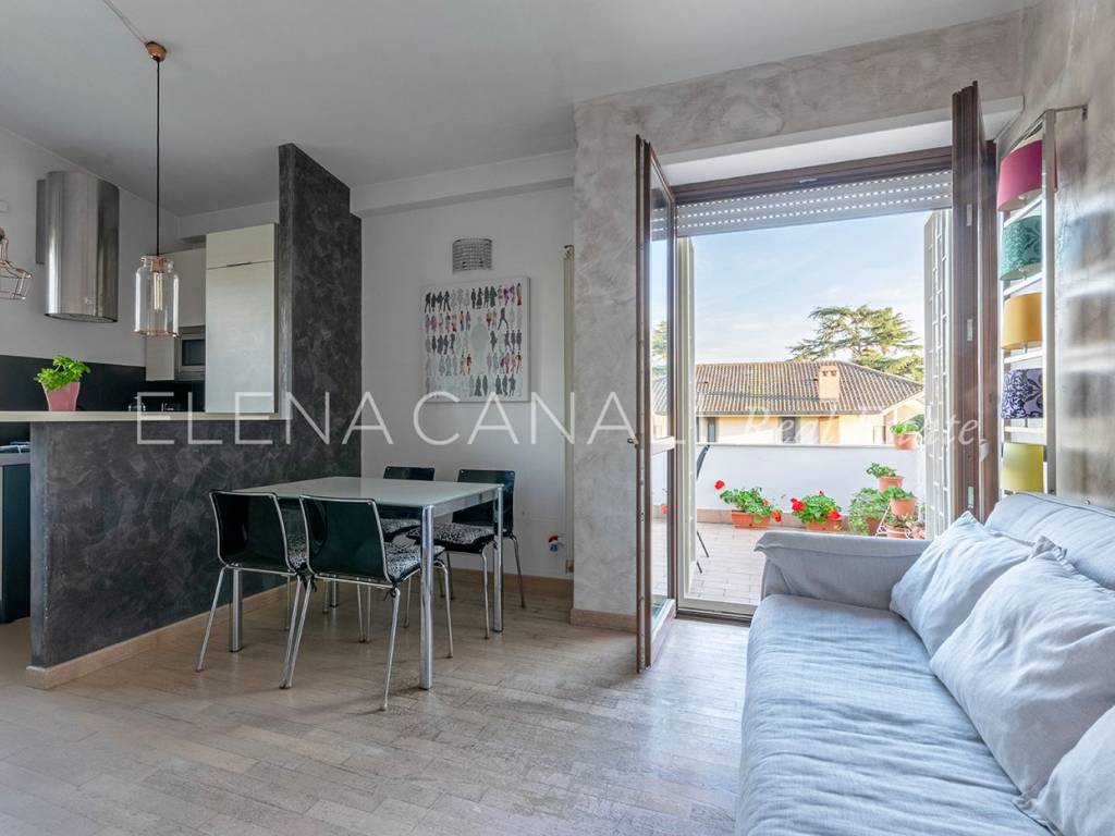 appartamento in vendita a Roma in zona Axa