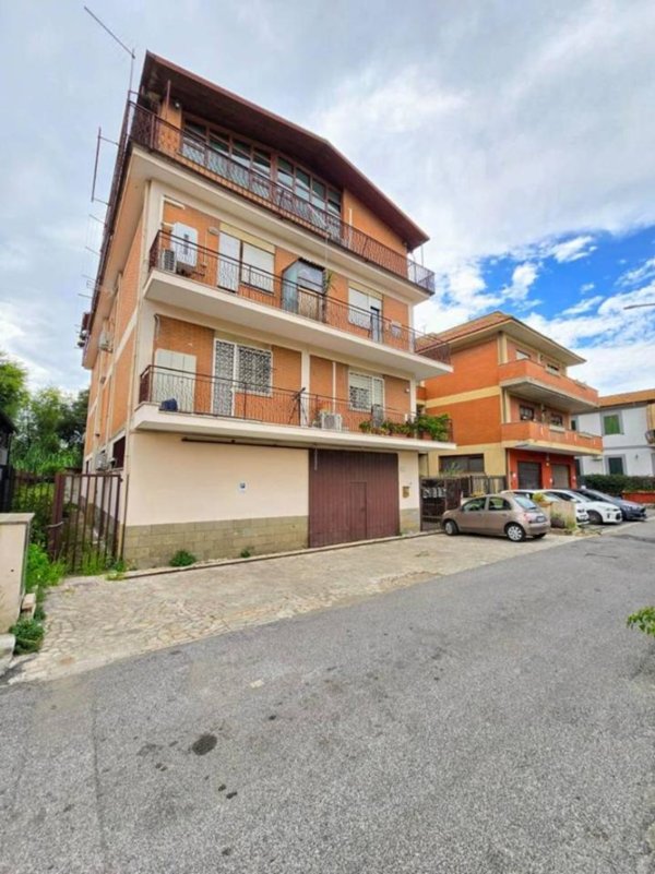 appartamento in vendita a Roma in zona Appio Claudio