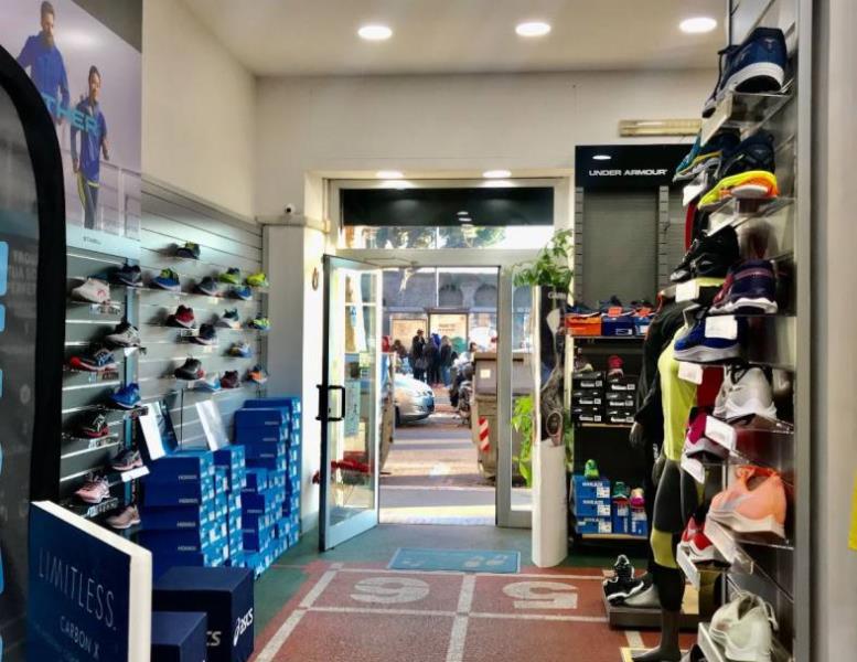 locale commerciale in vendita a Roma in zona Esquilino