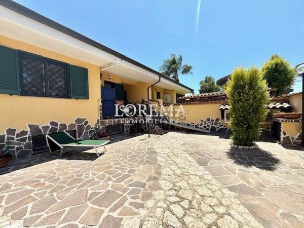 casa indipendente in vendita a Roma in zona Infernetto