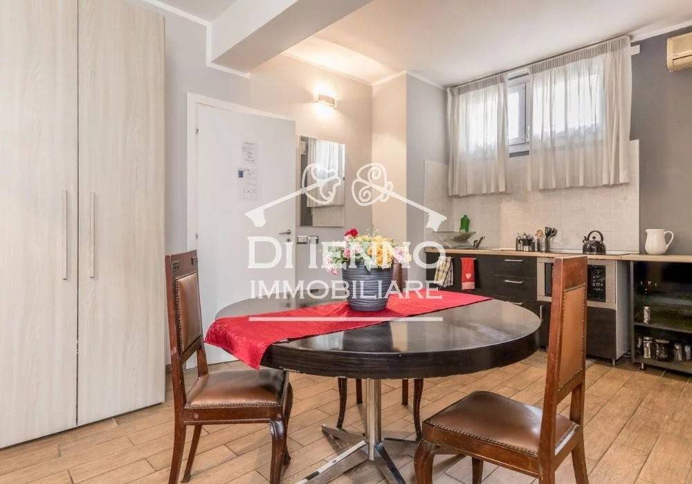appartamento in vendita a Roma in zona Appio Latino
