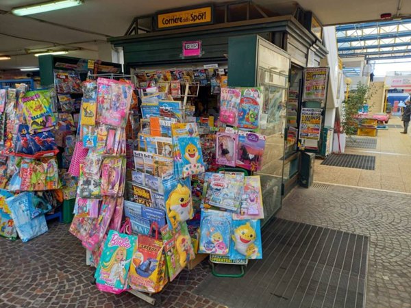negozio in vendita a Roma in zona Torre Angela