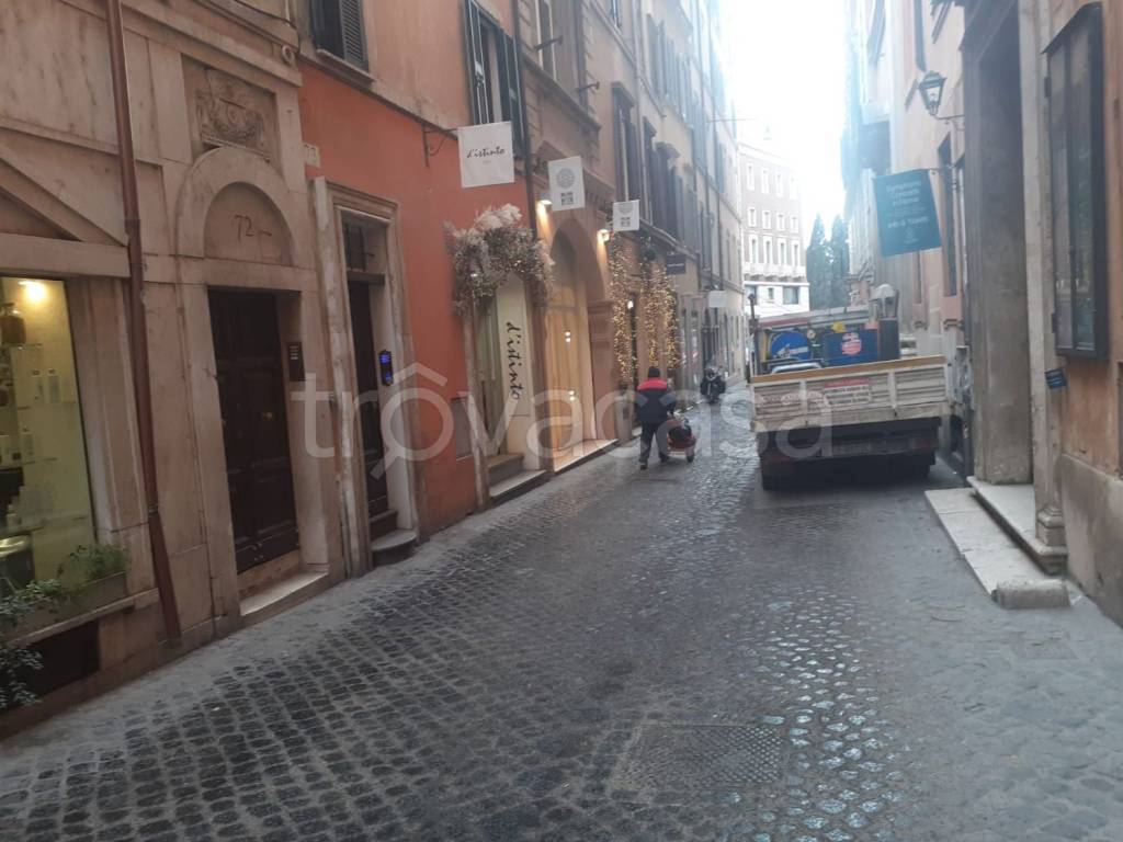 appartamento in vendita a Roma in zona Trevi-Colonna
