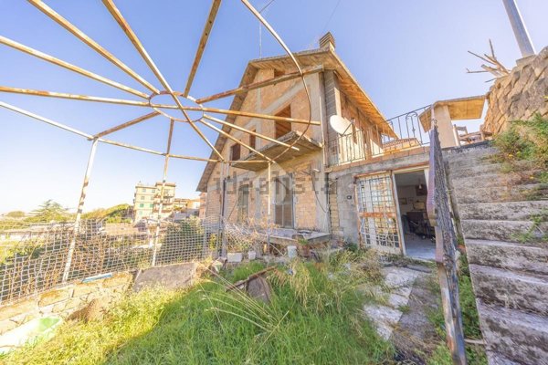 casa indipendente in vendita a Roma in zona Lunghezza