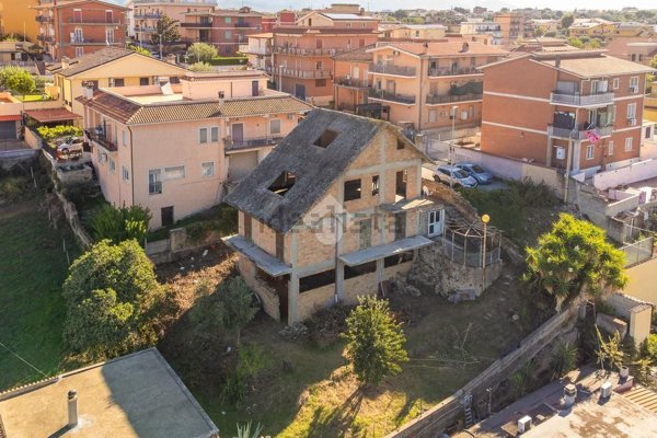 casa indipendente in vendita a Roma in zona Lunghezza