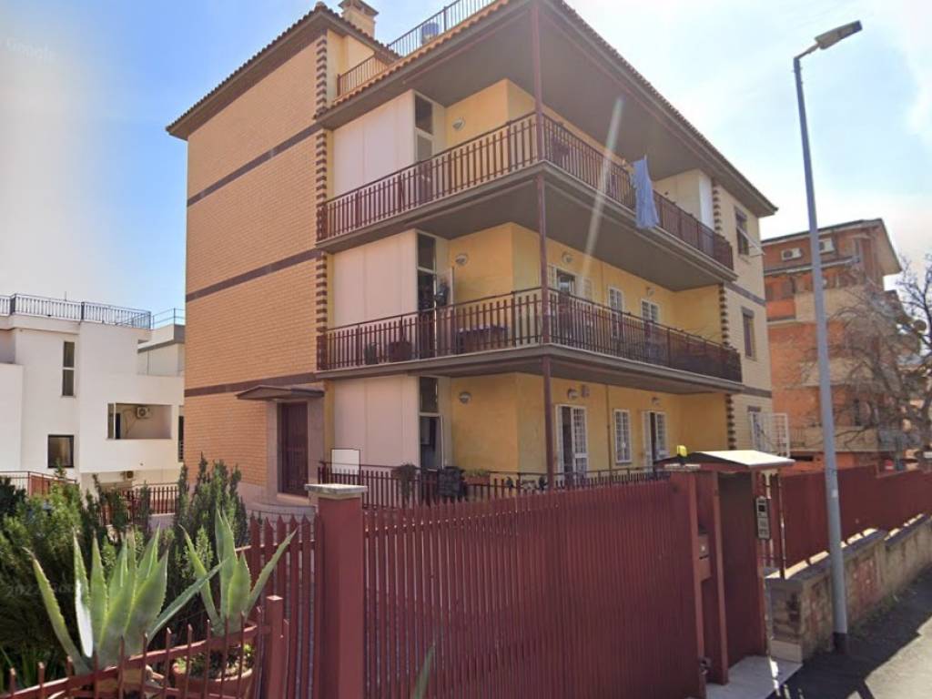 appartamento in vendita a Roma in zona Torre Angela