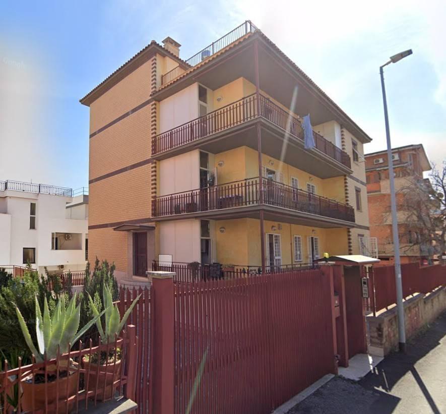 appartamento in vendita a Roma in zona Torre Angela