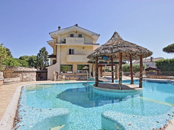 casa indipendente in vendita a Roma in zona Axa