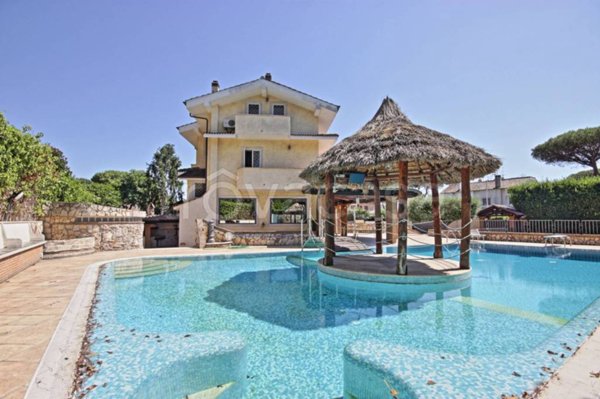 casa indipendente in vendita a Roma in zona Axa