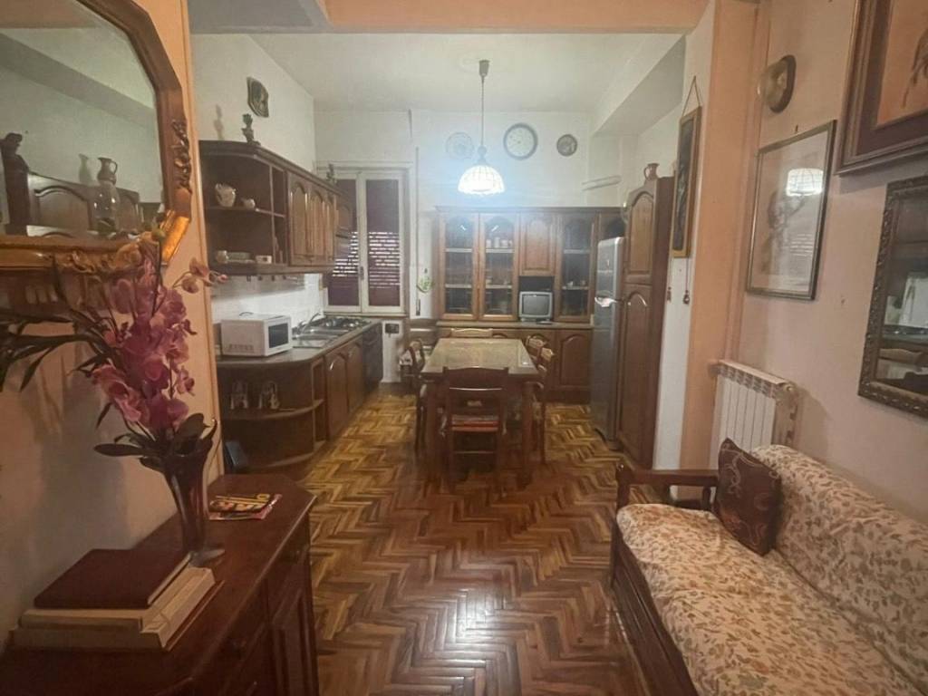 appartamento in vendita a Roma in zona Appio Latino