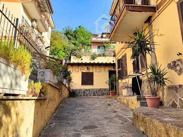 appartamento in vendita a Roma in zona Sette Bagni