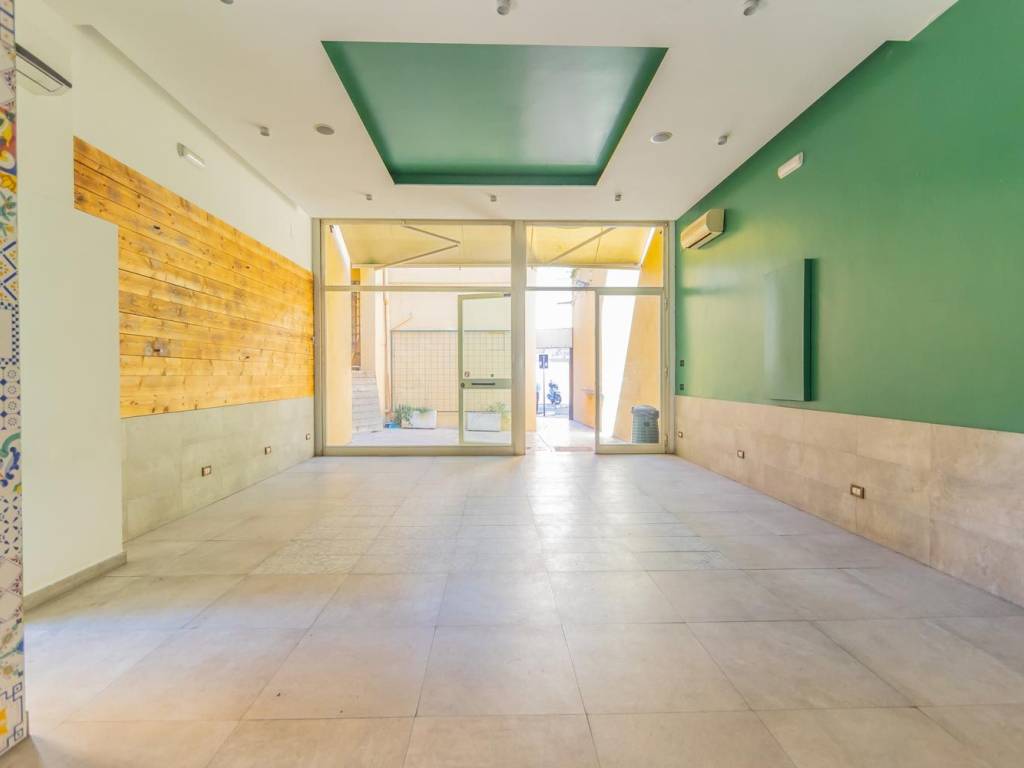 negozio in vendita a Roma in zona Prenestino-Centocelle
