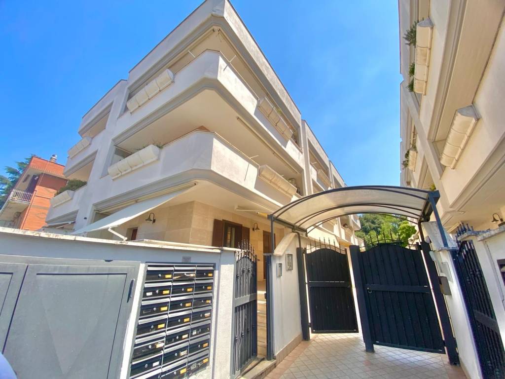 appartamento in vendita a Roma in zona Ottavia