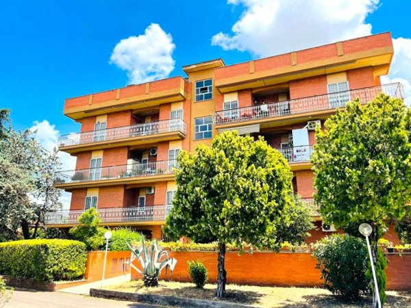 appartamento in vendita a Roma in zona Torre Maura