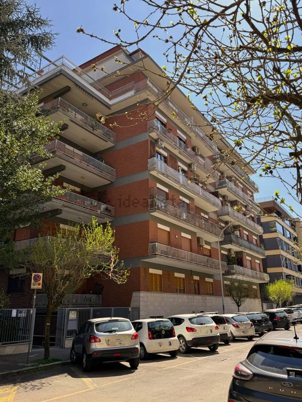 appartamento in vendita a Roma in zona Ostiense