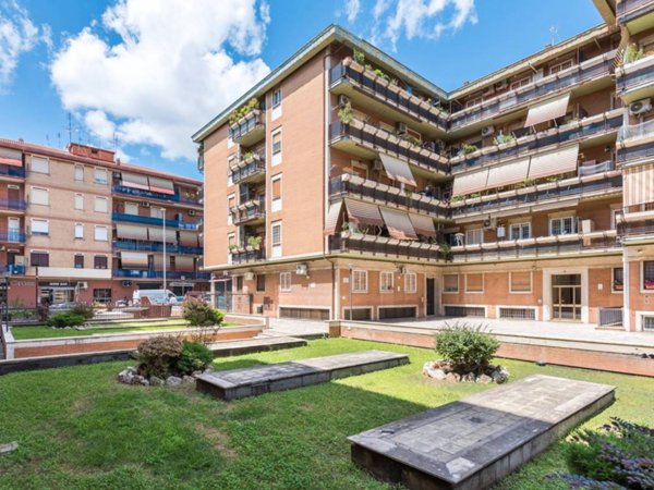 appartamento in vendita a Roma in zona Tuscolano