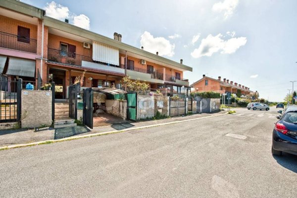 casa indipendente in vendita a Roma in zona Cesano