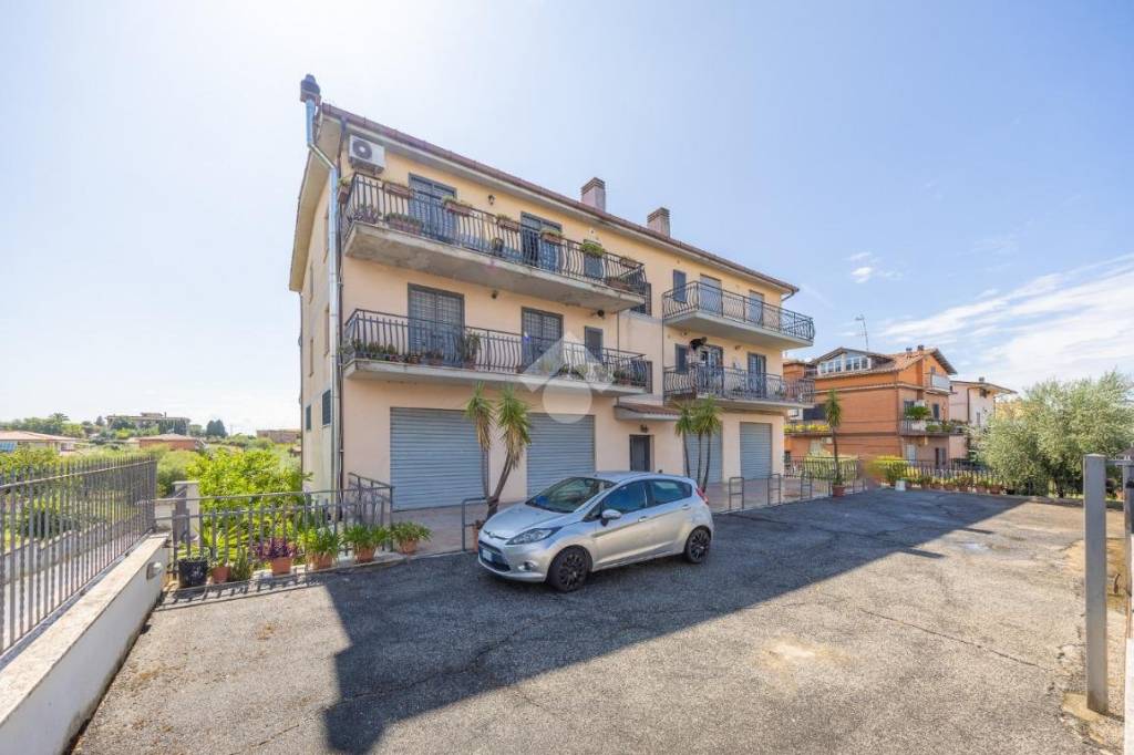 appartamento in vendita a Roma in zona Ponte di Nona