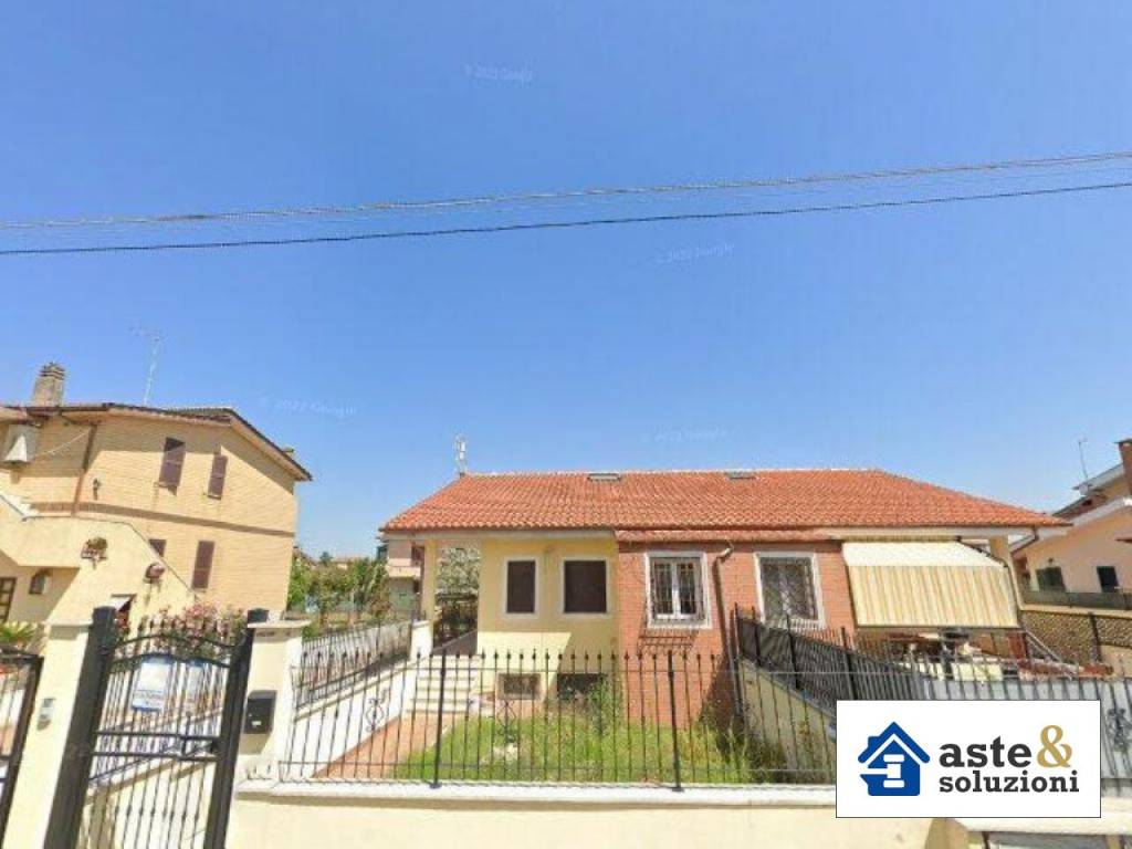 casa indipendente in vendita a Roma in zona Finocchio