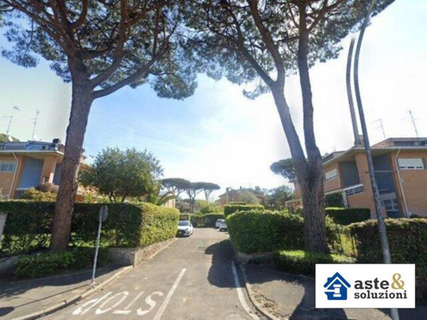 casa indipendente in vendita a Roma in zona Casal Palocco