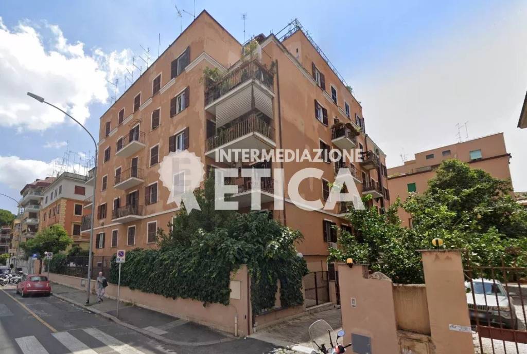 appartamento in vendita a Roma in zona Appio Latino