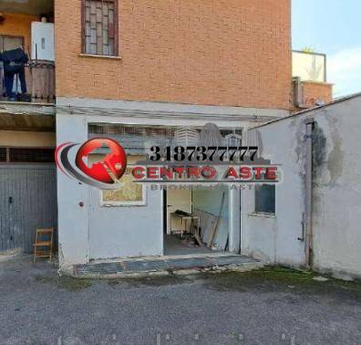 locale commerciale in vendita a Roma in zona Finocchio