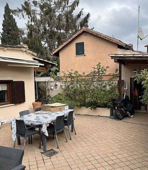 casa indipendente in vendita a Roma in zona Acilia