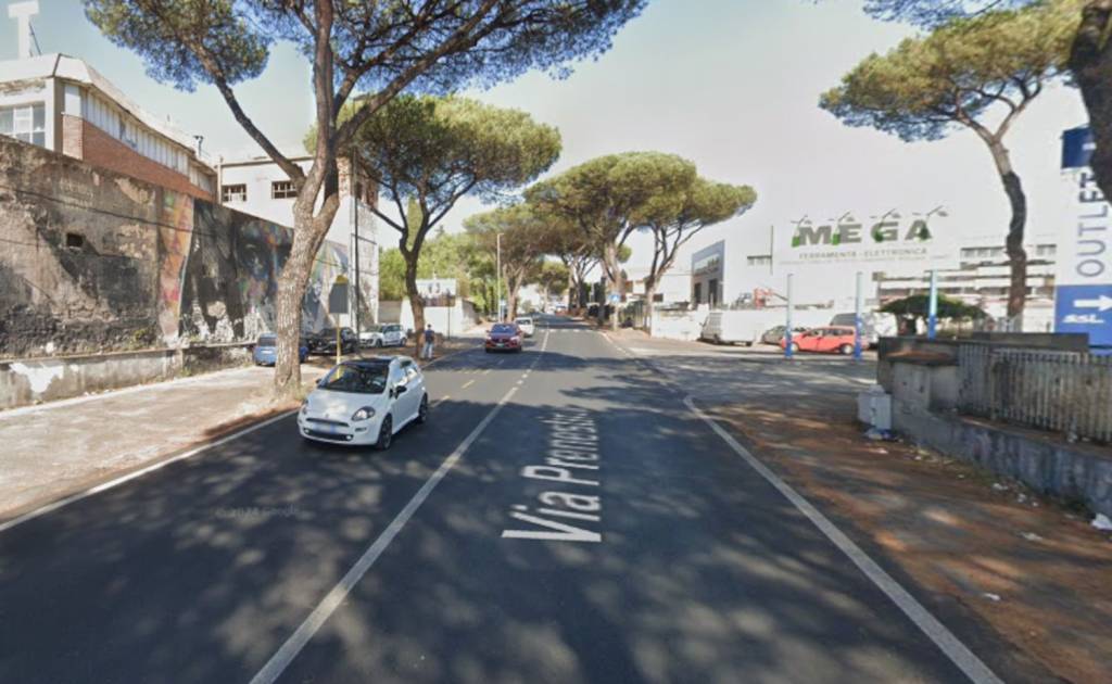 capannone in vendita a Roma in zona Prenestino-Centocelle