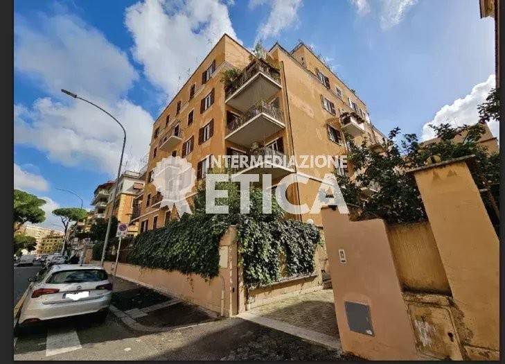 appartamento in vendita a Roma in zona Appio Latino