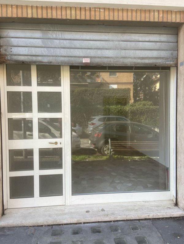 negozio in vendita a Roma in zona Portuense