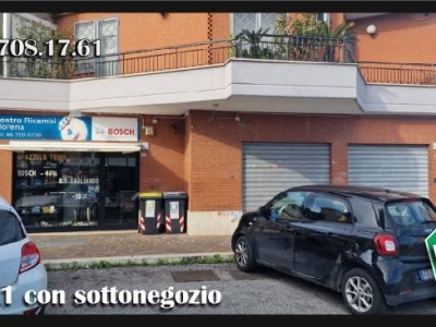 negozio in vendita a Roma in zona Casal Morena