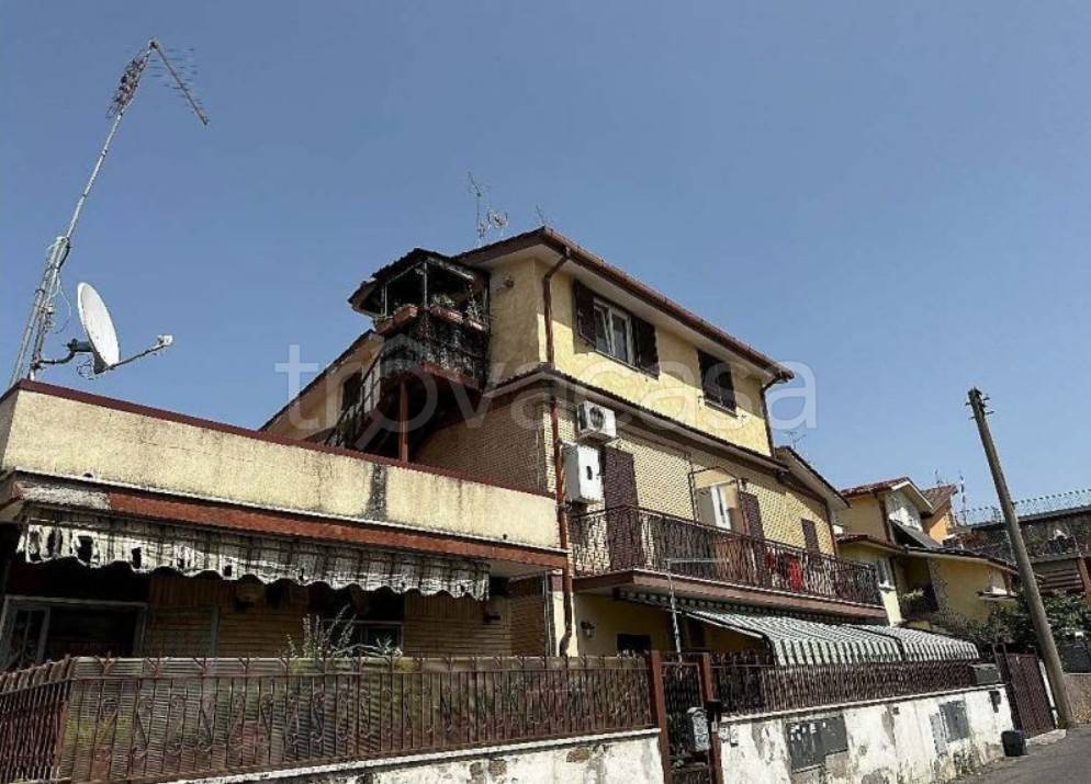 appartamento in vendita a Roma in zona Finocchio