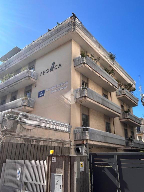 locale di sgombero in vendita a Roma in zona Tuscolano