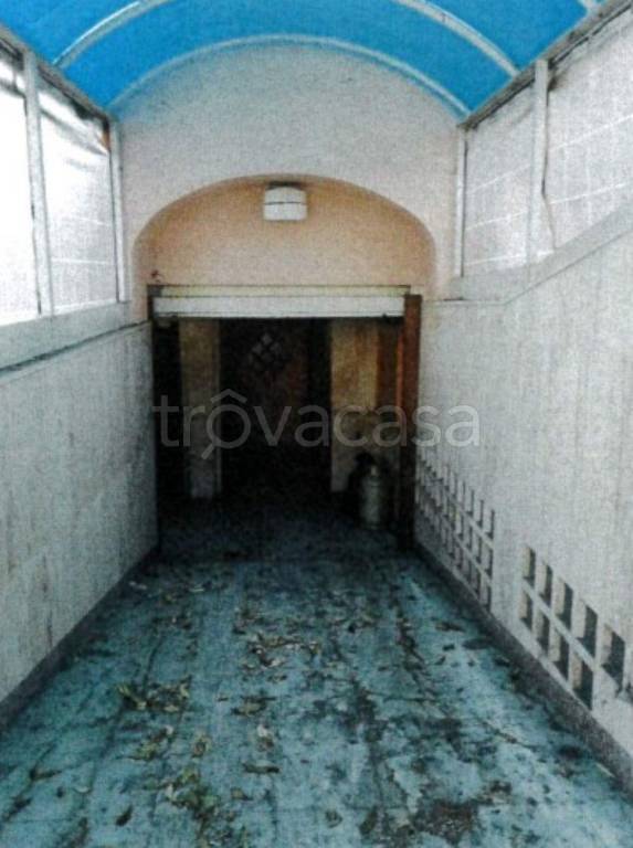 negozio in vendita a Roma in zona Finocchio