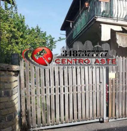 locale commerciale in vendita a Roma in zona Finocchio