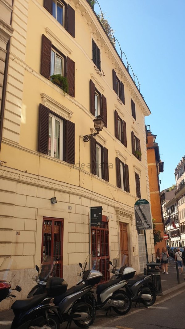 locale commerciale in vendita a Roma in zona Campo Marzio