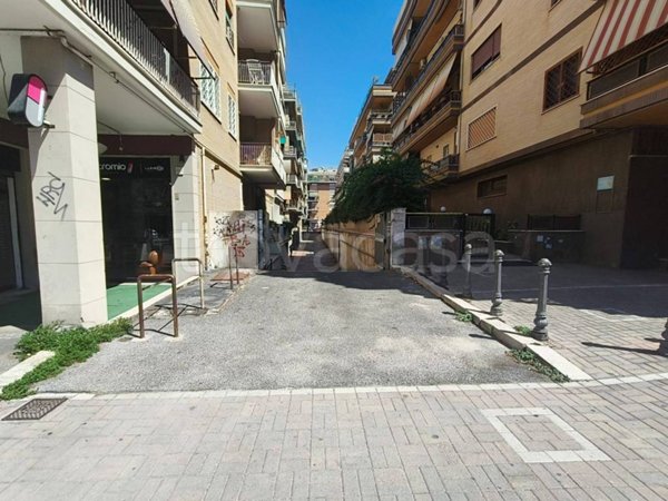 locale di sgombero in vendita a Roma in zona Ostia