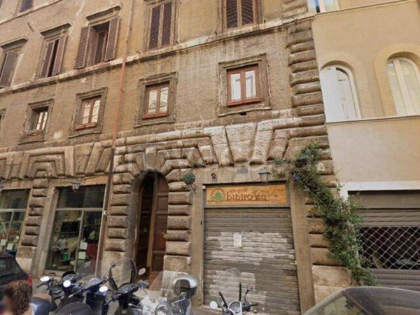 negozio in vendita a Roma in zona Rione di Ponte