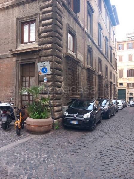 negozio in vendita a Roma in zona Rione di Ponte