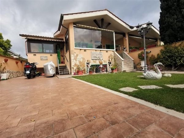 casa indipendente in vendita a Roma in zona Dragona/Bagnoletto