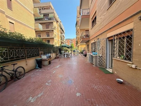 appartamento in vendita a Roma in zona Ostia