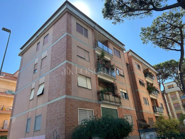appartamento in vendita a Roma in zona Ostia