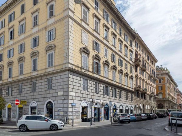 appartamento in vendita a Roma in zona Castro Pretorio