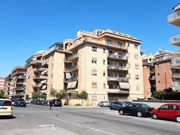 appartamento in vendita a Roma in zona Ostia Antica