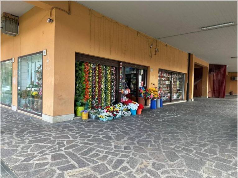 negozio in vendita a Roma in zona Collatino