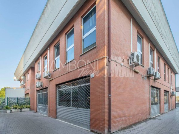 ufficio in vendita a Roma in zona Casal Palocco