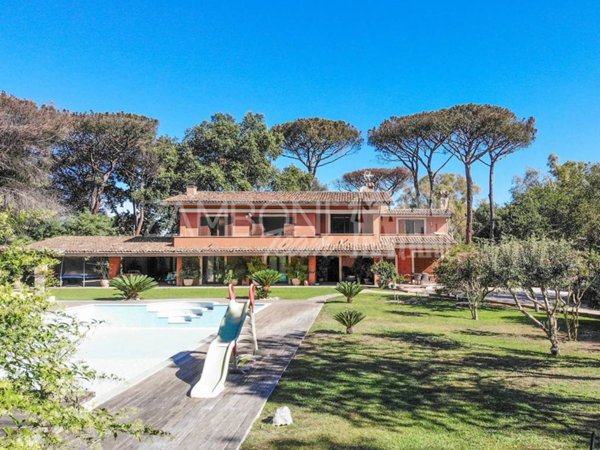 casa indipendente in vendita a Roma in zona Casal Palocco