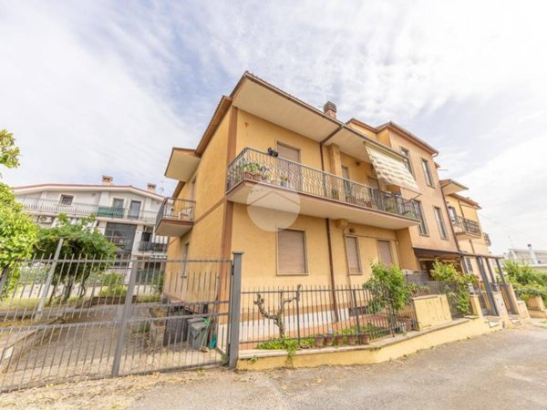 appartamento in vendita a Roma in zona Castelverde